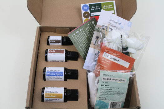 Simply Earth December 2025 Essential Oil Review